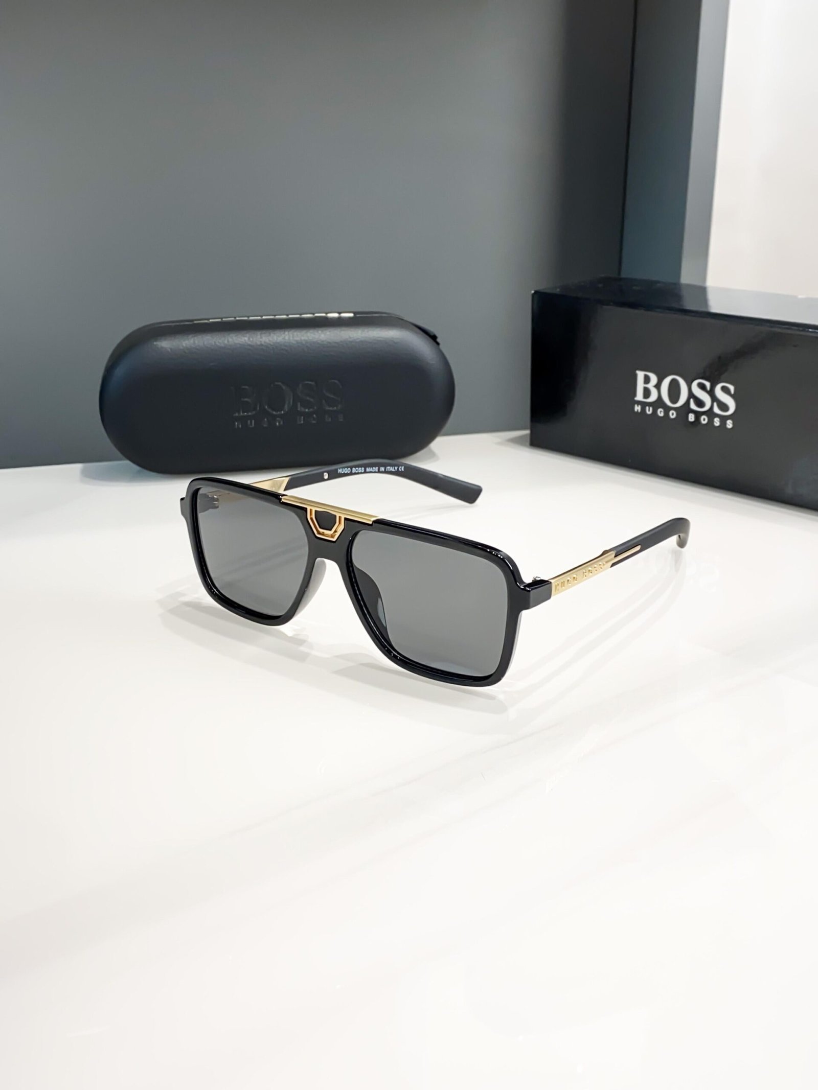 HUGO BOSS GOLD BLACK 038S