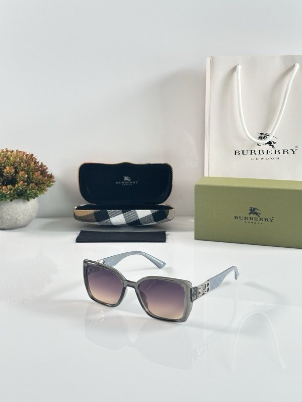 Burberry_WMNS_5509_Grey