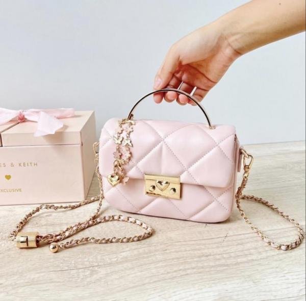 CHARLES_KEITH_HEARTCHAIN_PINK_BAG_PREMIUM_WITH_GIFT_BOX